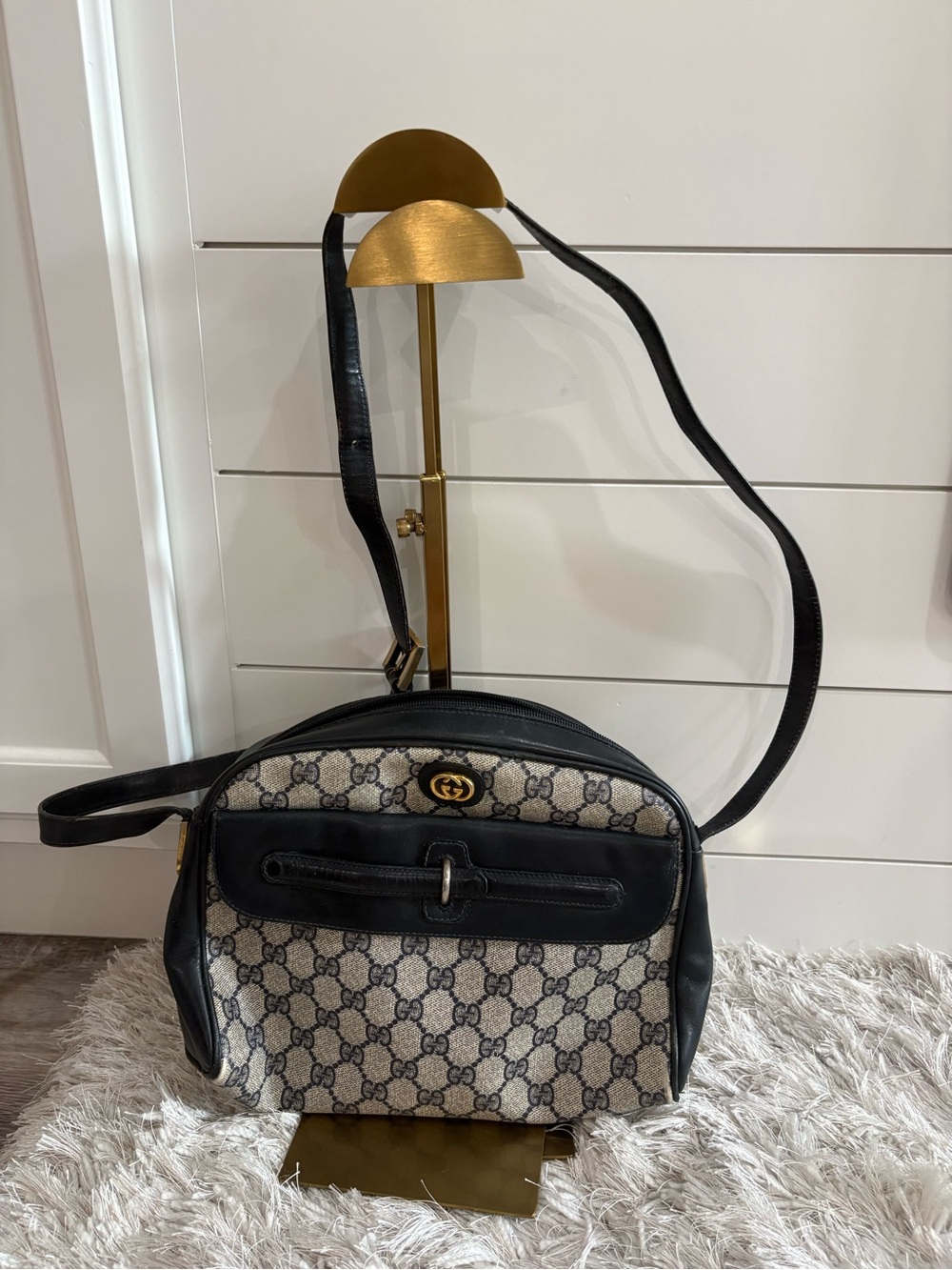 Vintage Gucci GG Supreme Crossbody in Beige and Black Leather - Picture 2 of 13